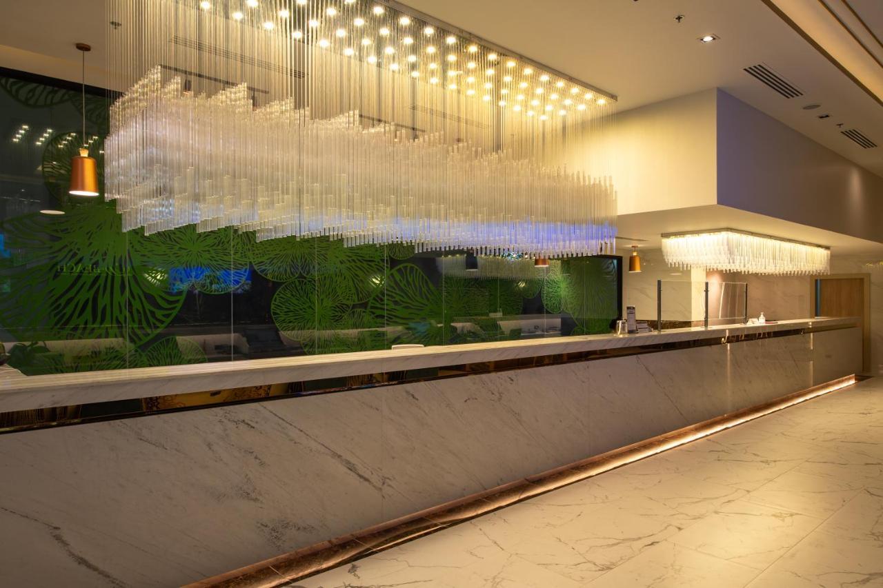 Pattaya Discovery Beach Hotel - Sha Extra Plus Екстер'єр фото