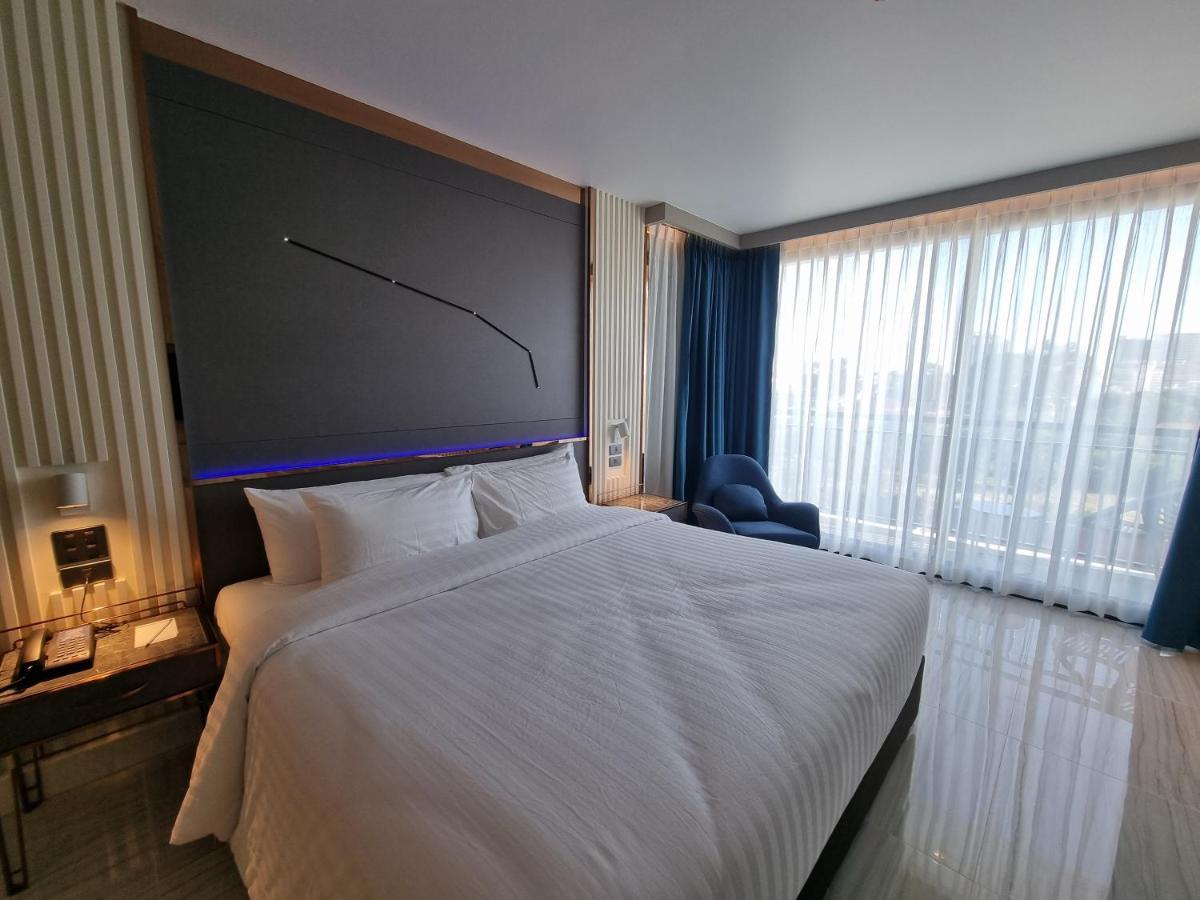 Pattaya Discovery Beach Hotel - Sha Extra Plus Екстер'єр фото