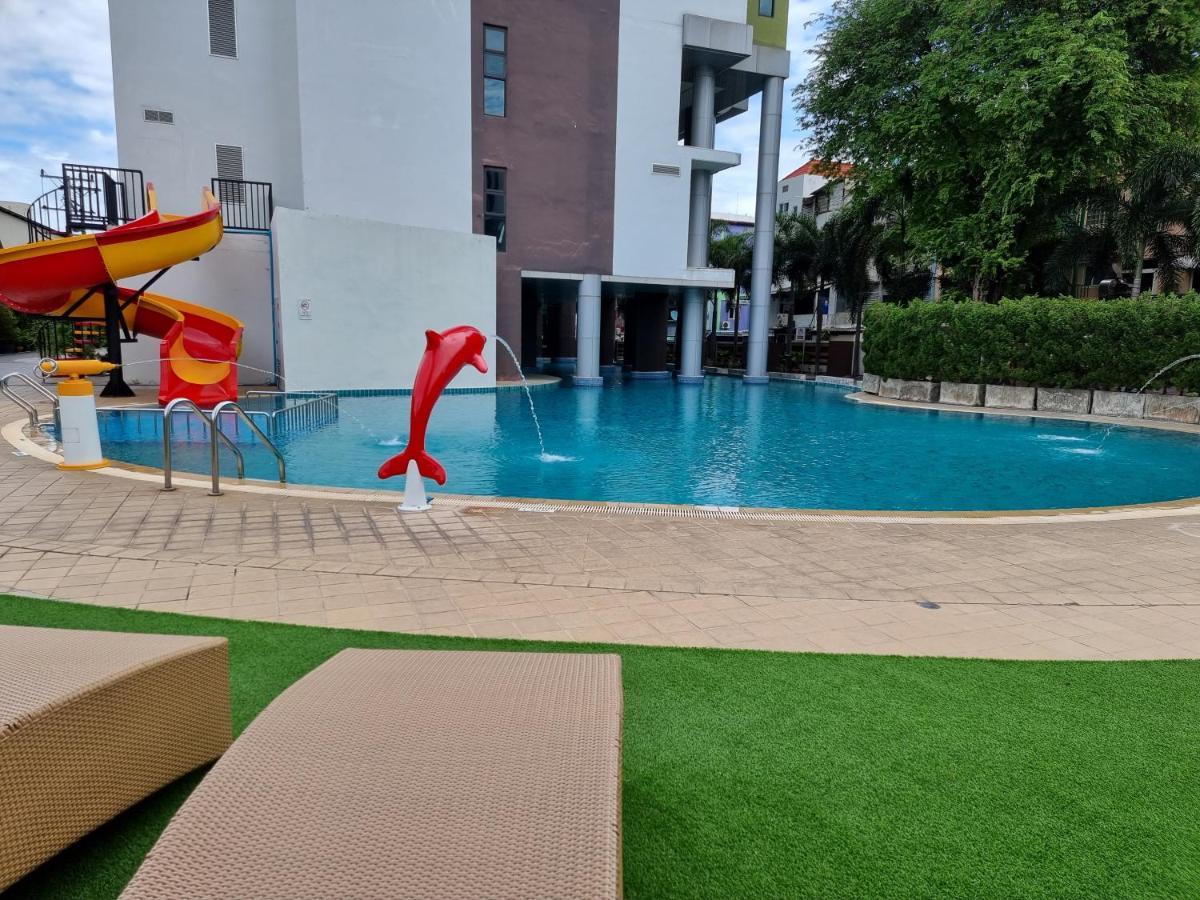Pattaya Discovery Beach Hotel - Sha Extra Plus Екстер'єр фото
