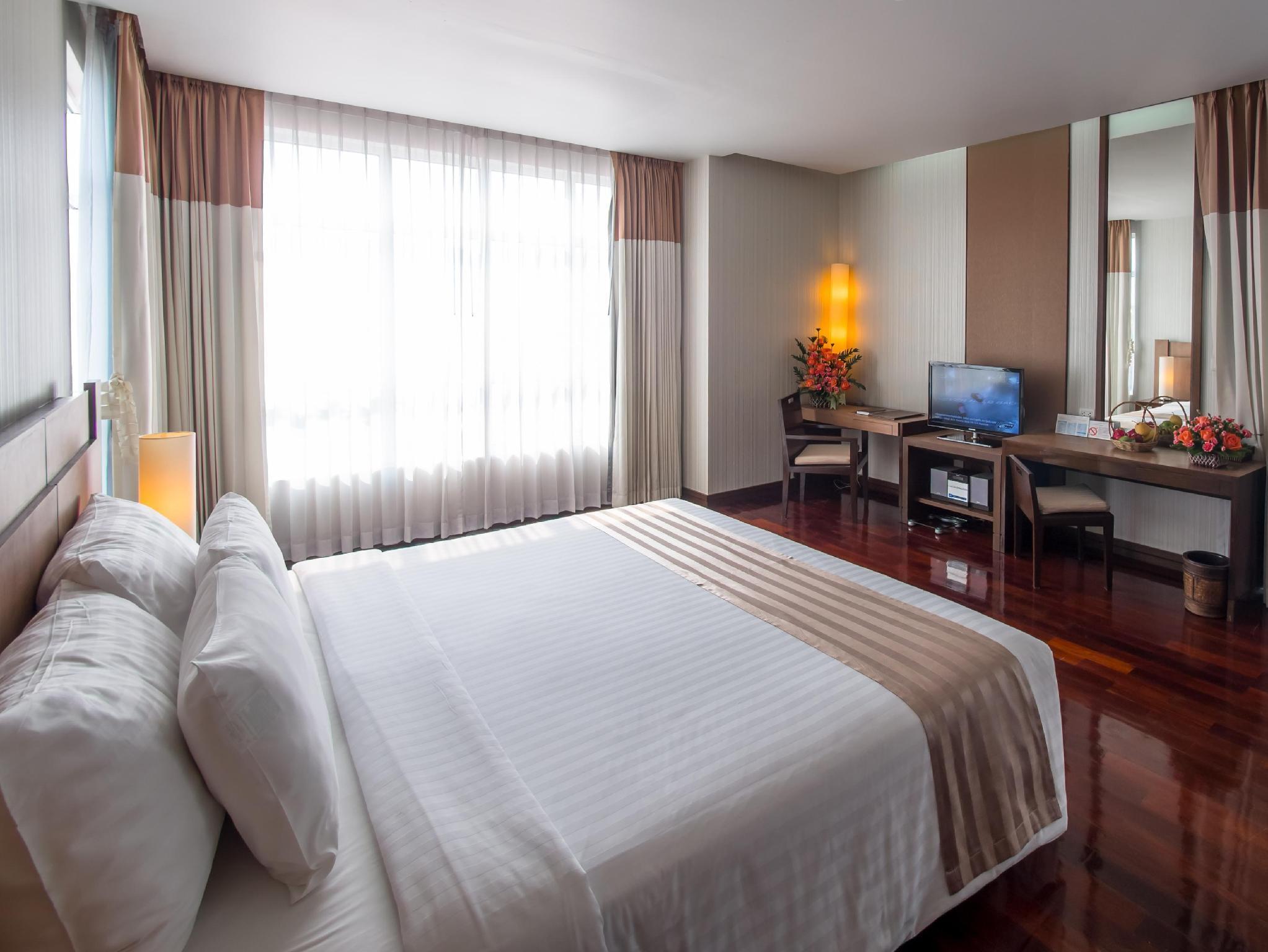 Pattaya Discovery Beach Hotel - Sha Extra Plus Екстер'єр фото